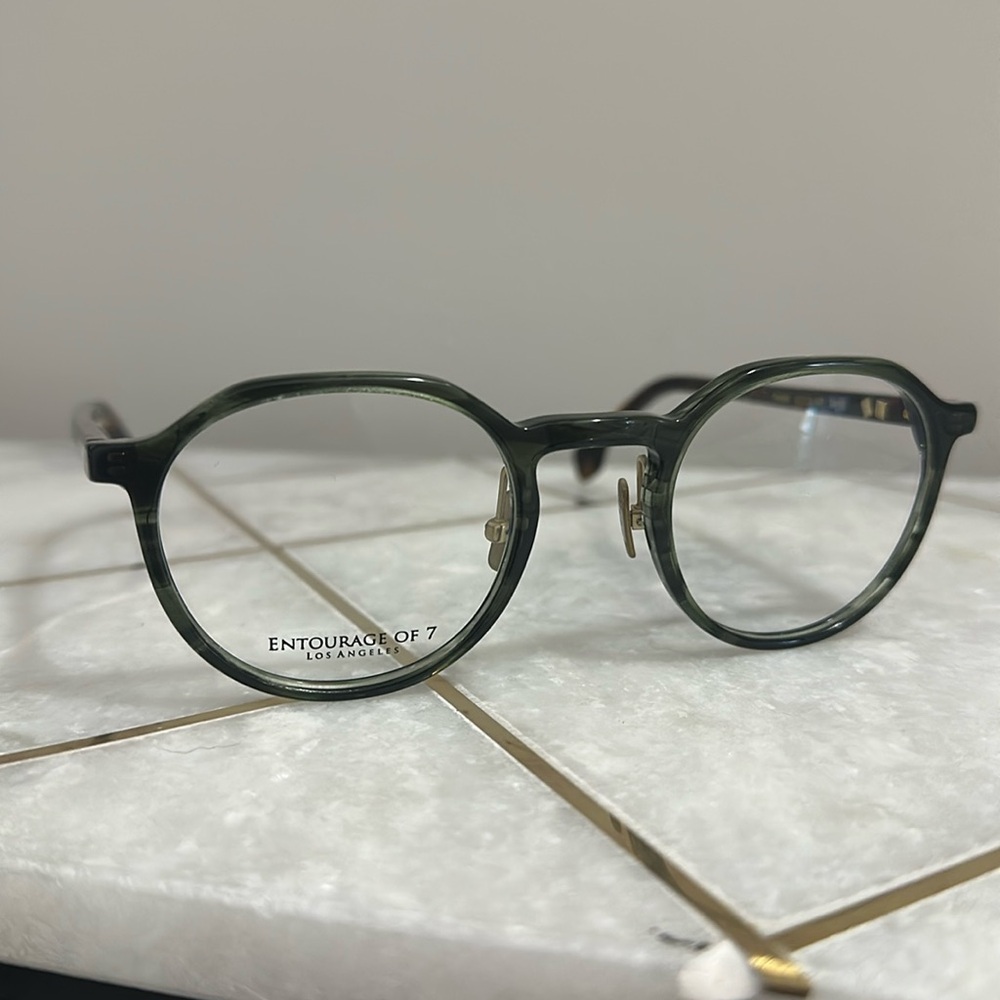 Entourage of 7 frame. Small fit, round frame. 47/22/147